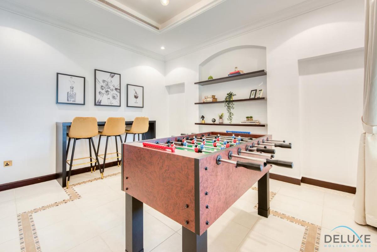 Splendid 5BR Villa at Canal Cove Palm Jumeirah by Deluxe Holiday Homes