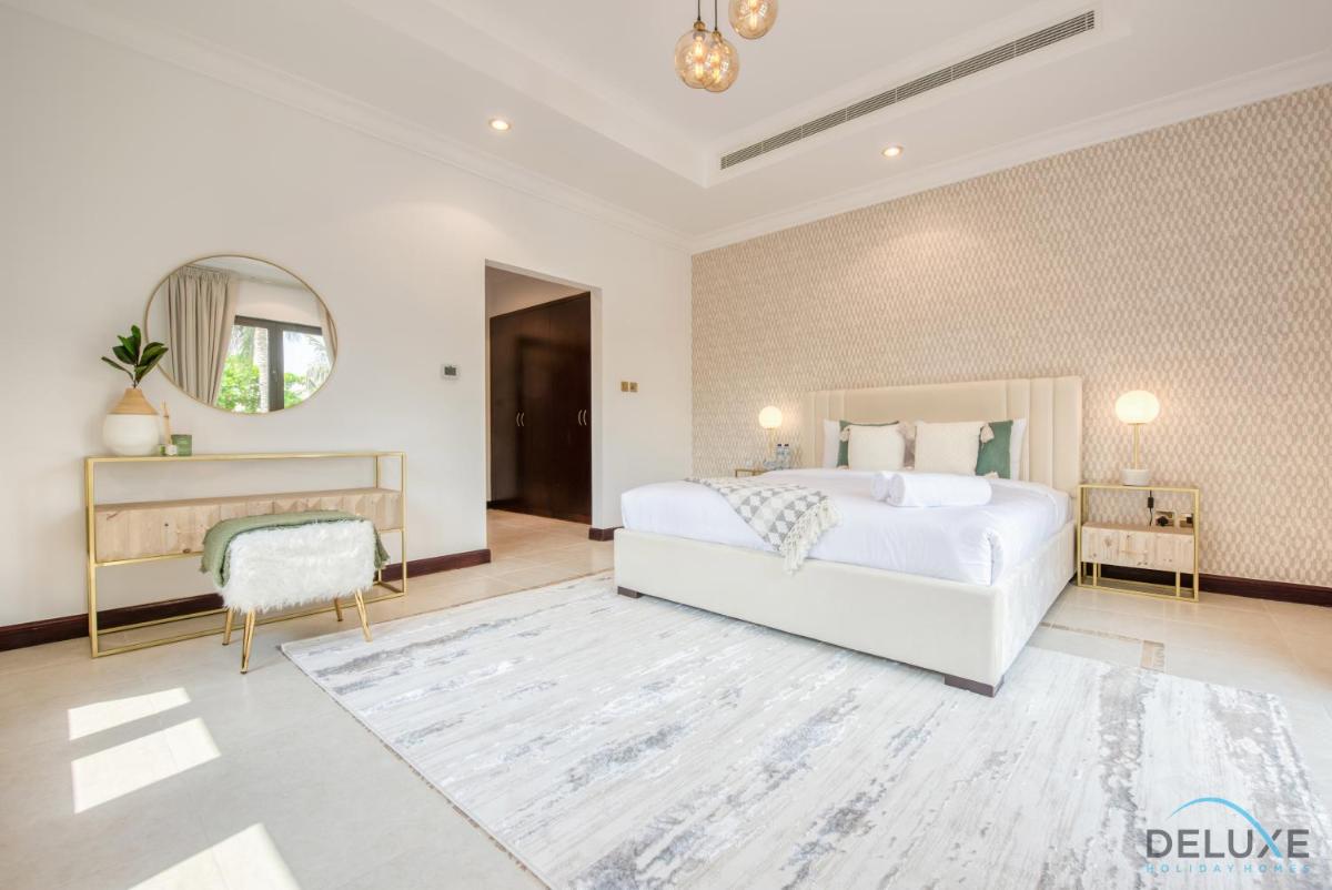Splendid 5BR Villa at Canal Cove Palm Jumeirah by Deluxe Holiday Homes