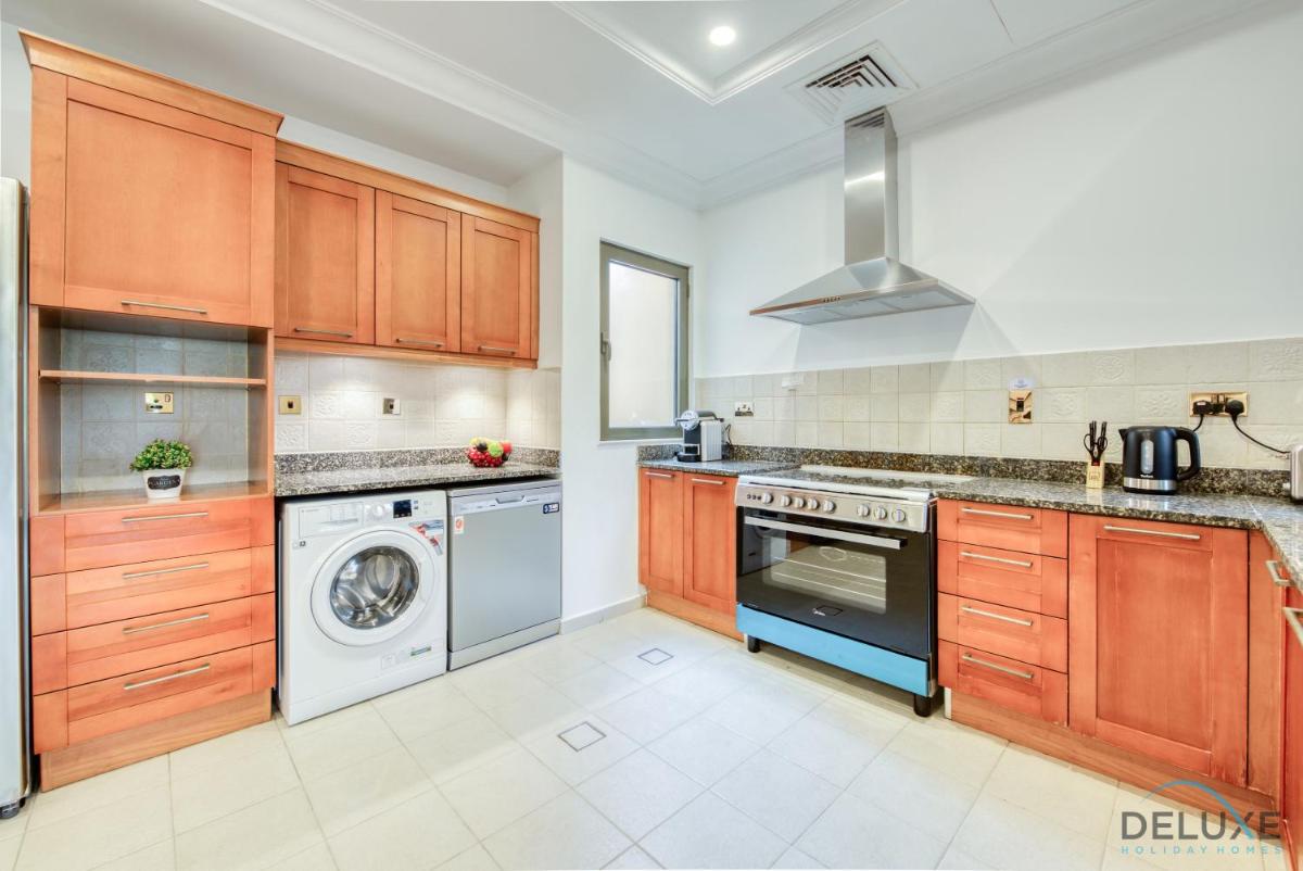 Splendid 5BR Villa at Canal Cove Palm Jumeirah by Deluxe Holiday Homes