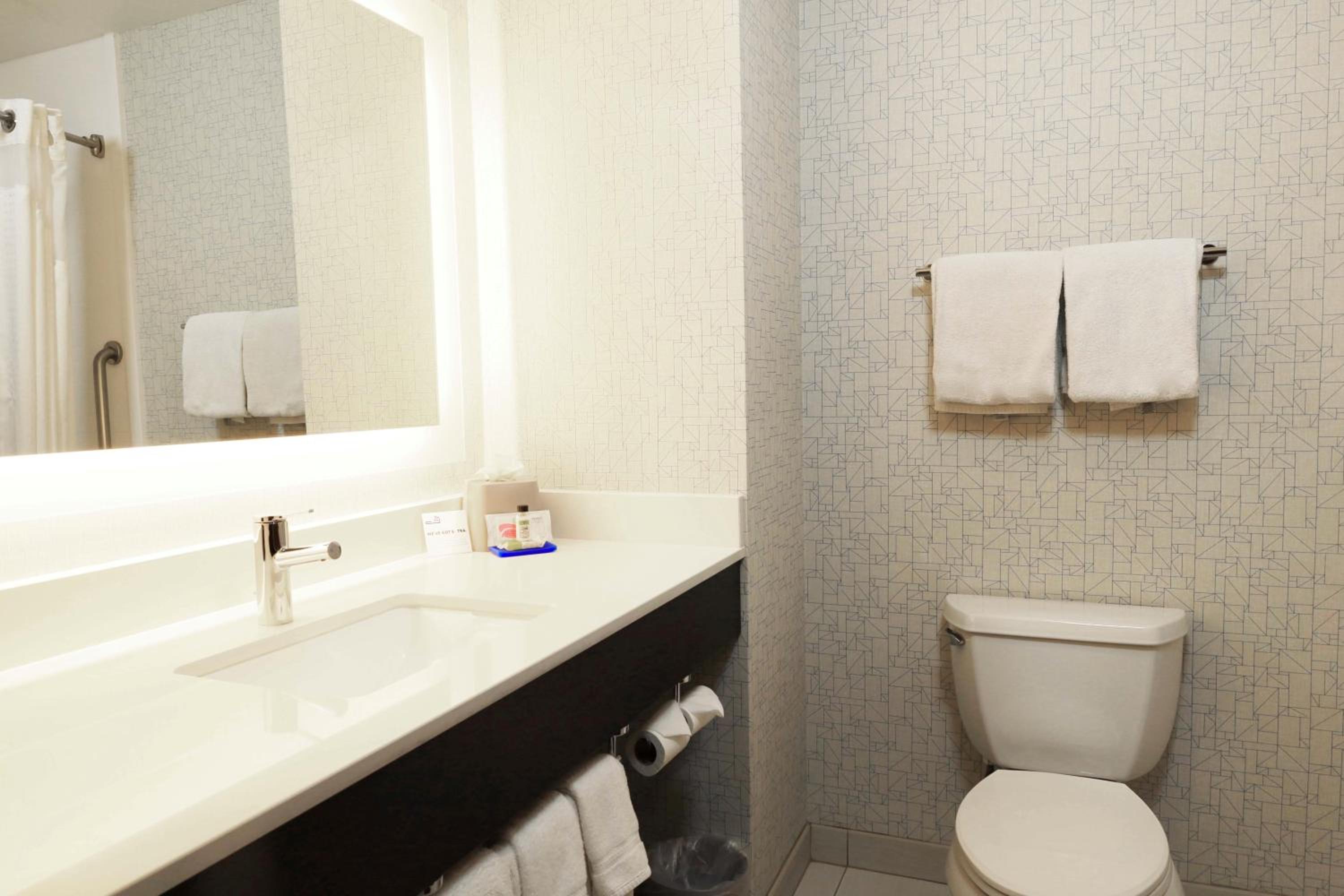 Holiday Inn Express Hotel Suites Napa Valley-American Canyon, an IHG Hotel - Property Image 5