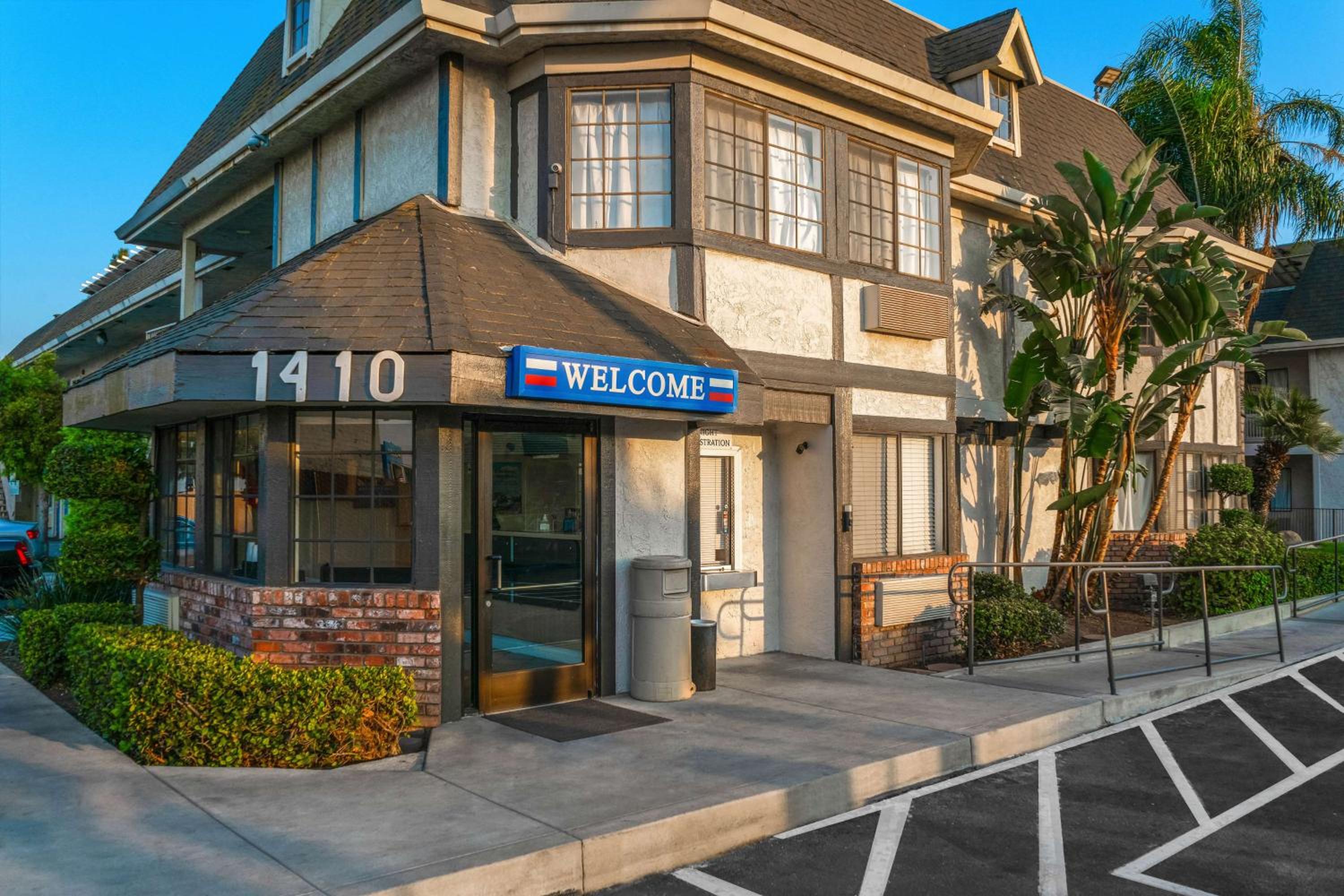 Merced Vacations - Motel 6-Merced, CA - North - Property Image 1