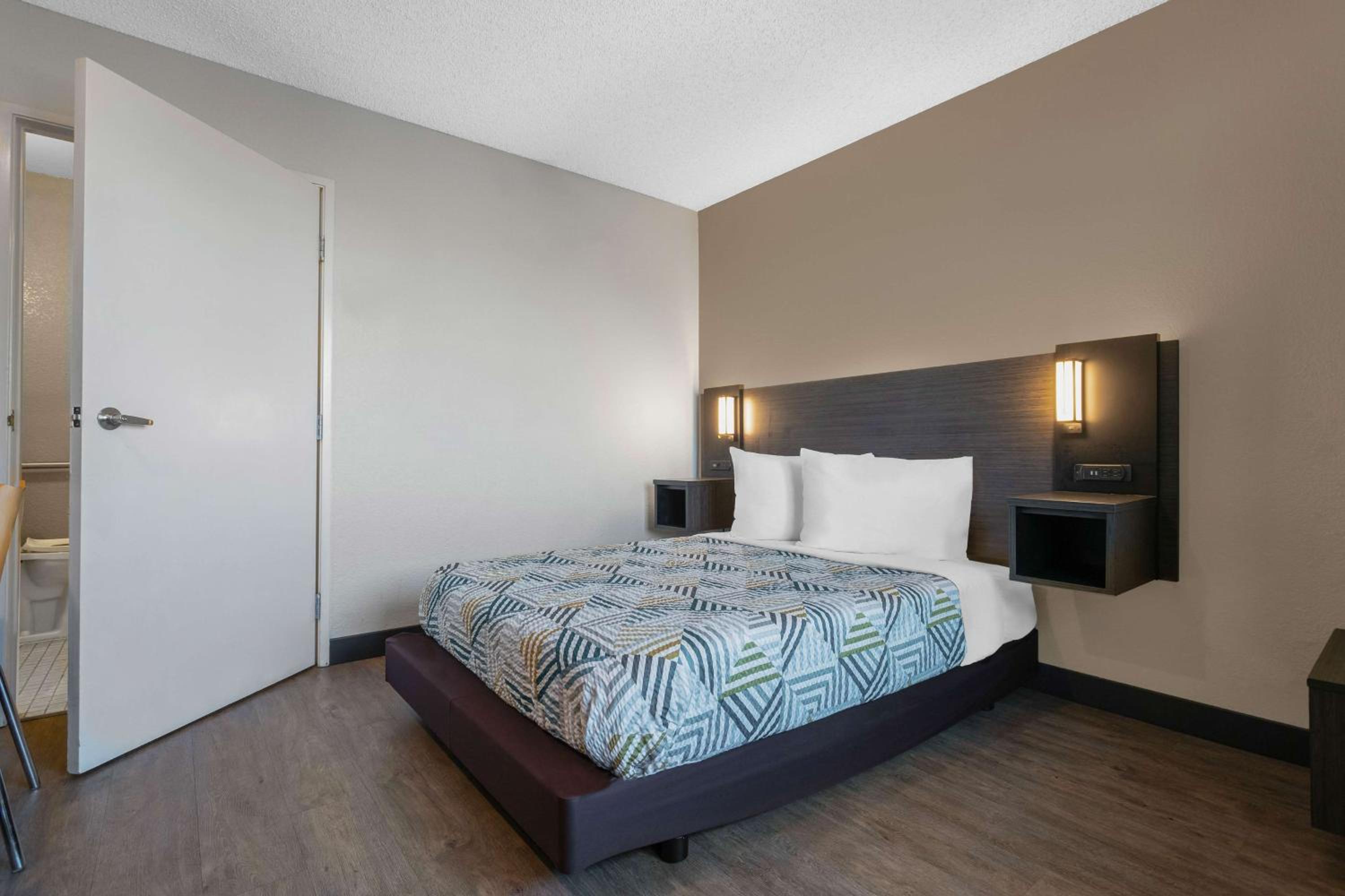 Merced Vacations - Motel 6-Merced, CA - North - Property Image 17