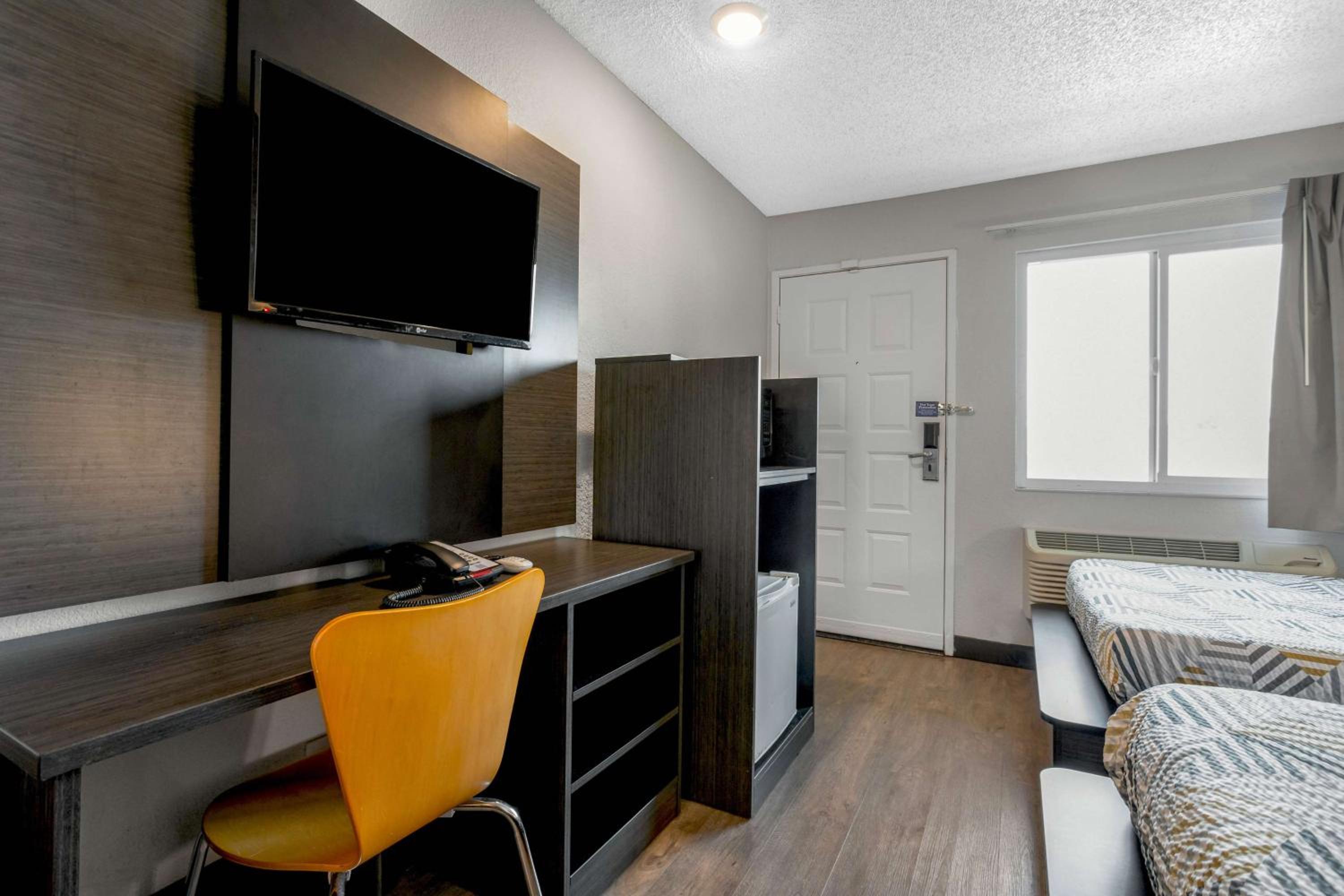 Merced Vacations - Motel 6-Merced, CA - North - Property Image 12