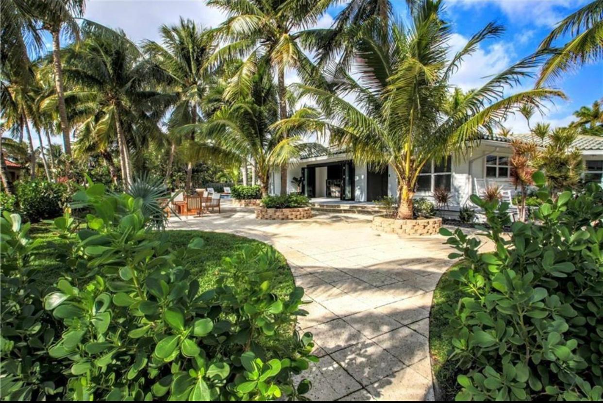 SWAYING PALM BEACH HOUSE Walk to Beach , Marina, Port, las Olas