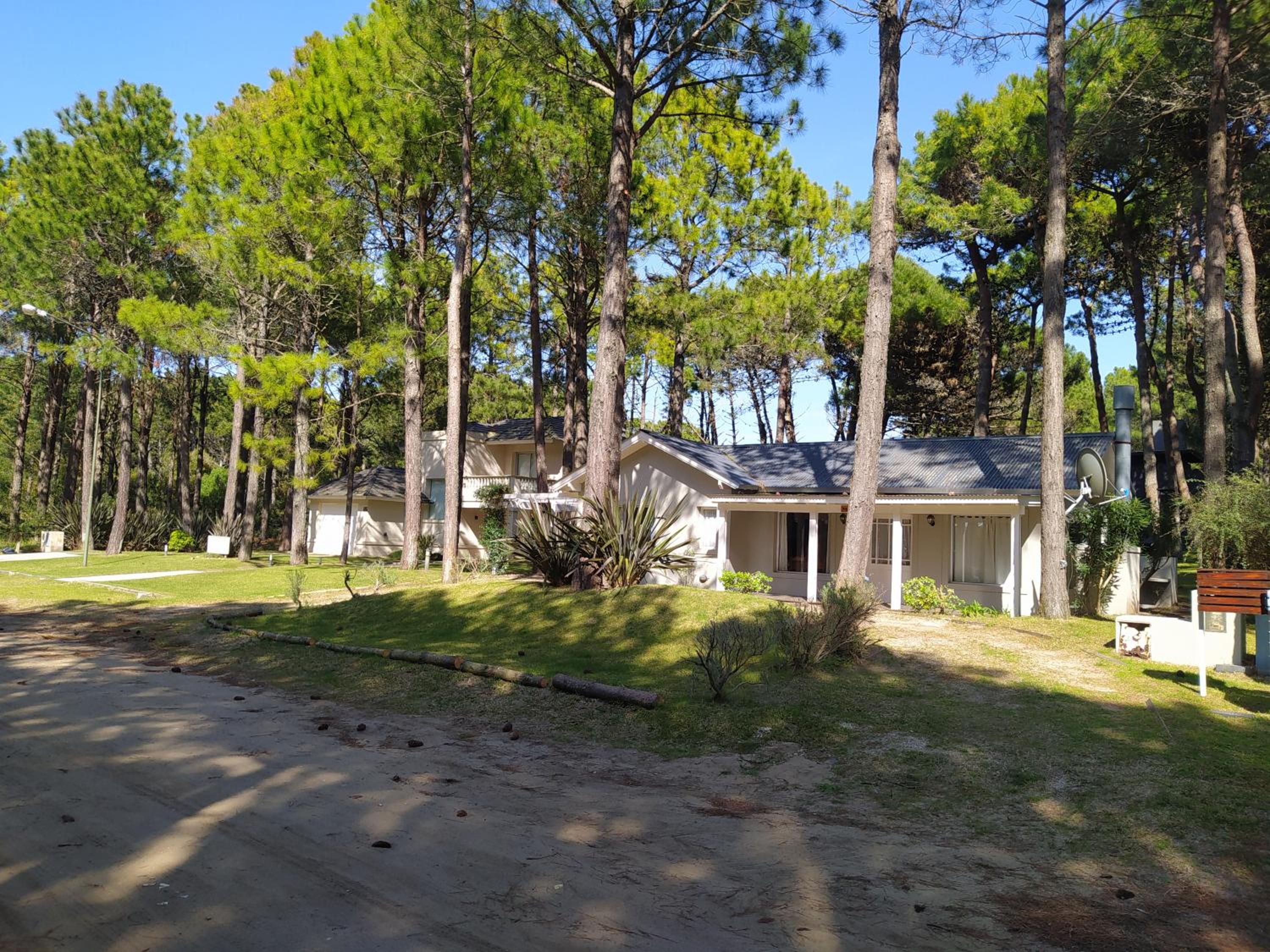 Pinamar Norte Casa Aquiles 8 pax