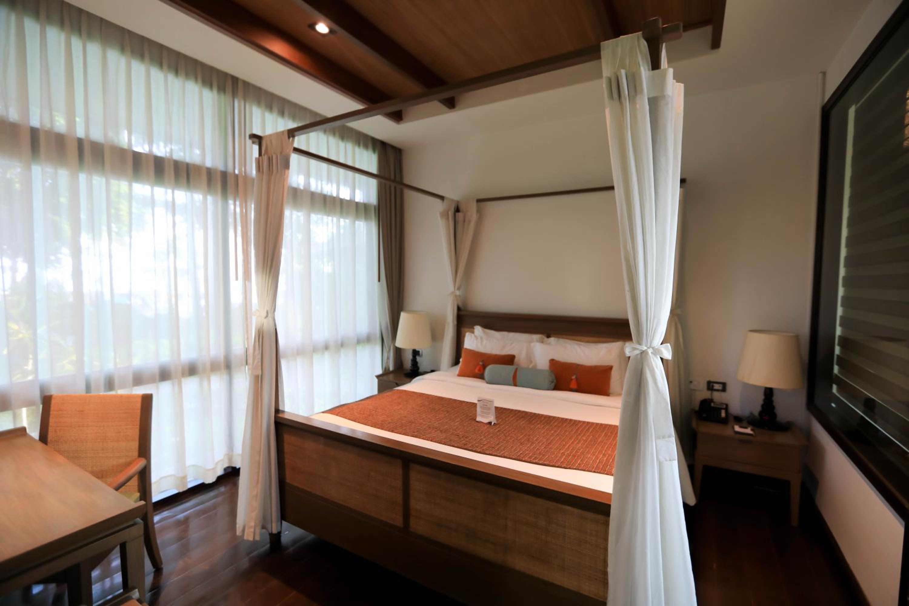 AKIRA Lipe Resort