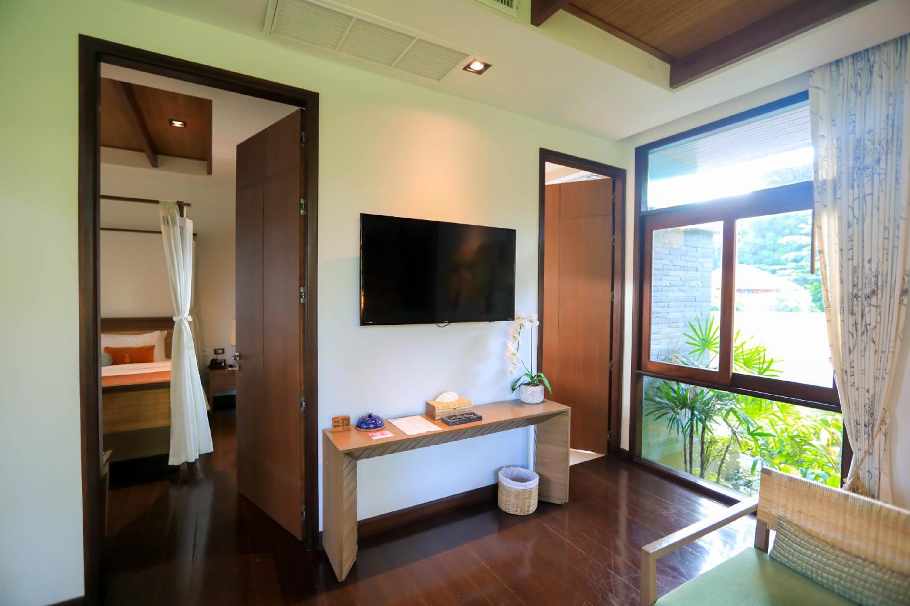 AKIRA Lipe Resort