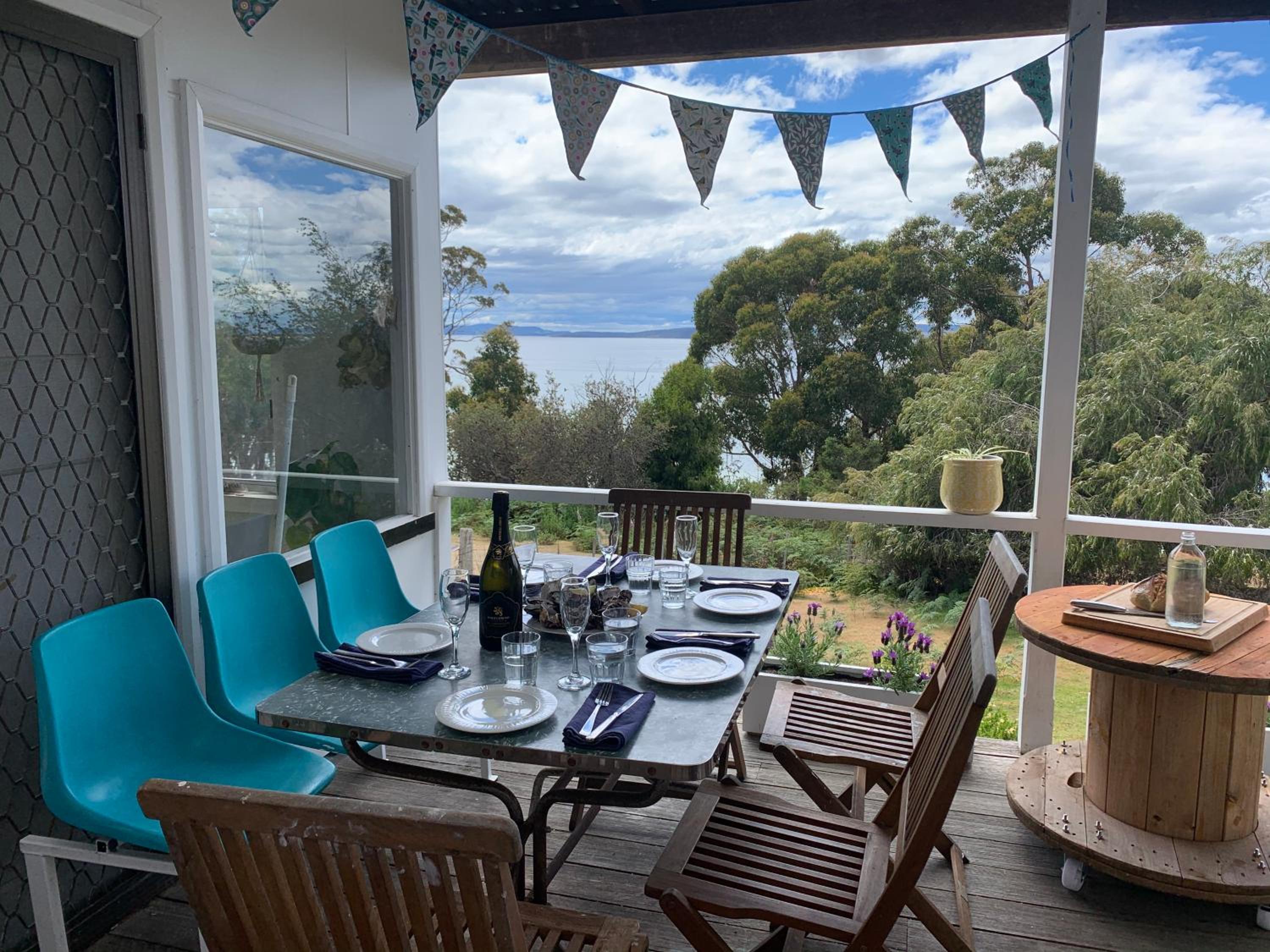Wylah Cottage for a Peaceful Bruny Island Escape with Water Views, Fireplace & Wallabies