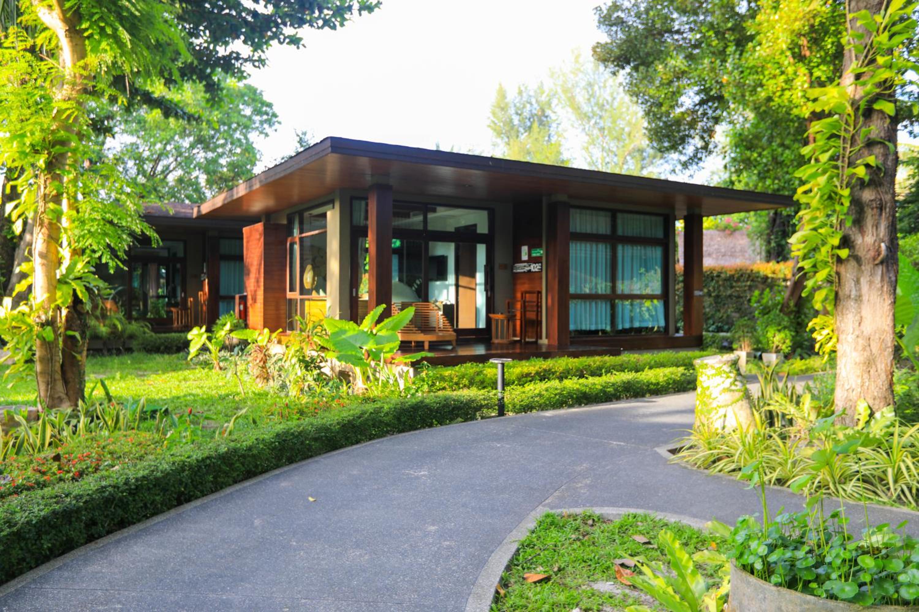 AKIRA Lipe Resort