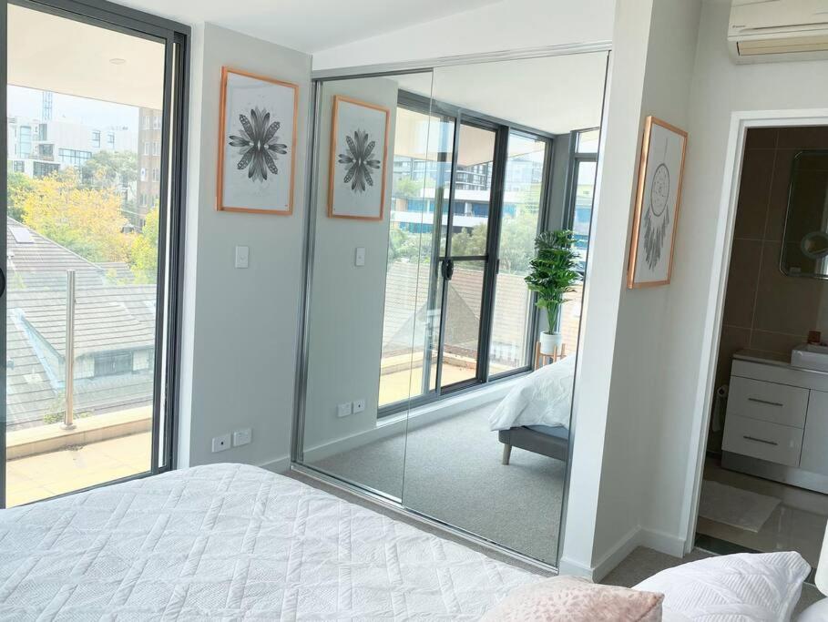 Crows Nest - Executive Penthouse - 3 Bedroom- 5km to City