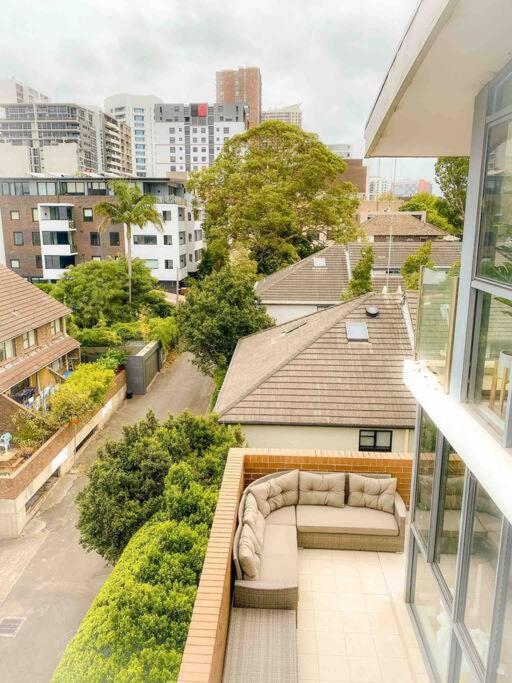 Crows Nest - Executive Penthouse - 3 Bedroom- 5km to City
