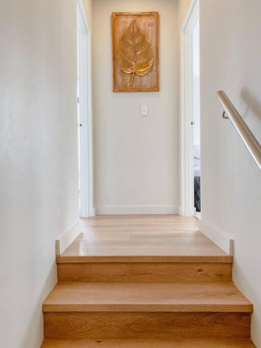 Crows Nest - Executive Penthouse - 3 Bedroom- 5km to City