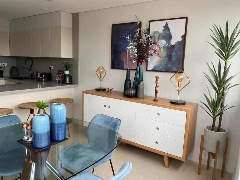 Crows Nest - Executive Penthouse - 3 Bedroom- 5km to City