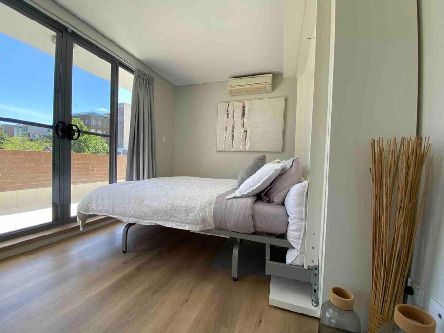 Crows Nest - Executive Penthouse - 3 Bedroom- 5km to City