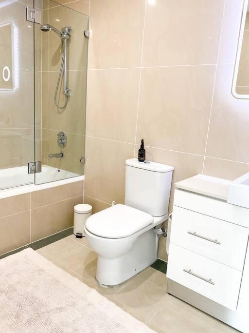 Crows Nest - Executive Penthouse - 3 Bedroom- 5km to City