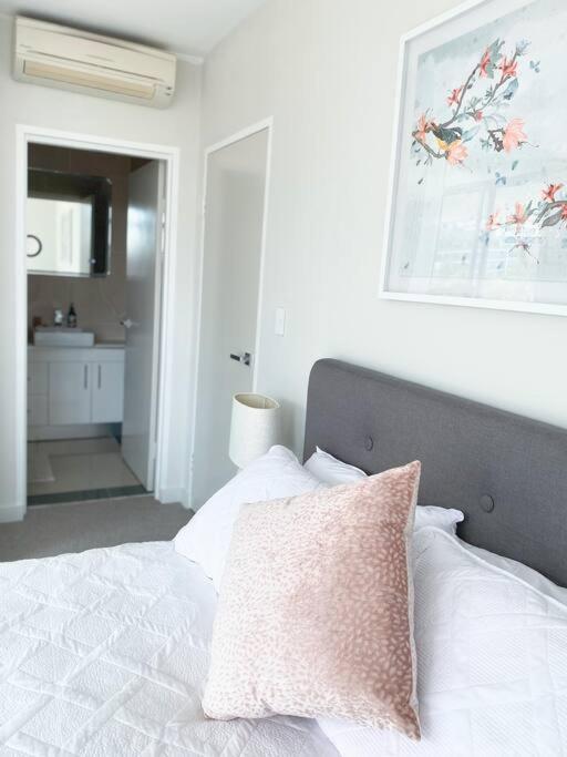 Crows Nest - Executive Penthouse - 3 Bedroom- 5km to City