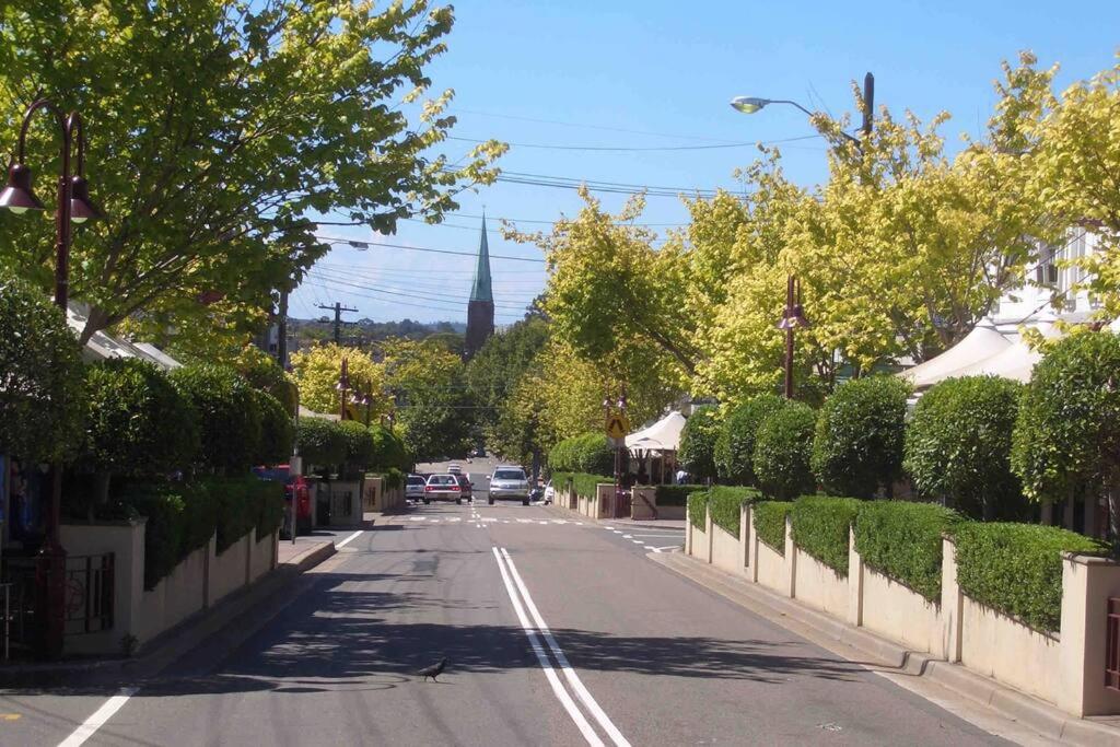 Crows Nest - Executive Penthouse - 3 Bedroom- 5km to City