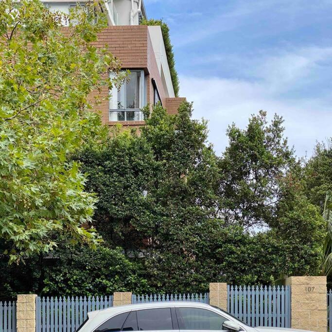 Crows Nest - Executive Penthouse - 3 Bedroom- 5km to City