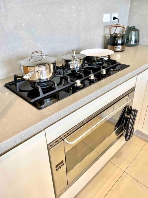 Crows Nest - Executive Penthouse - 3 Bedroom- 5km to City