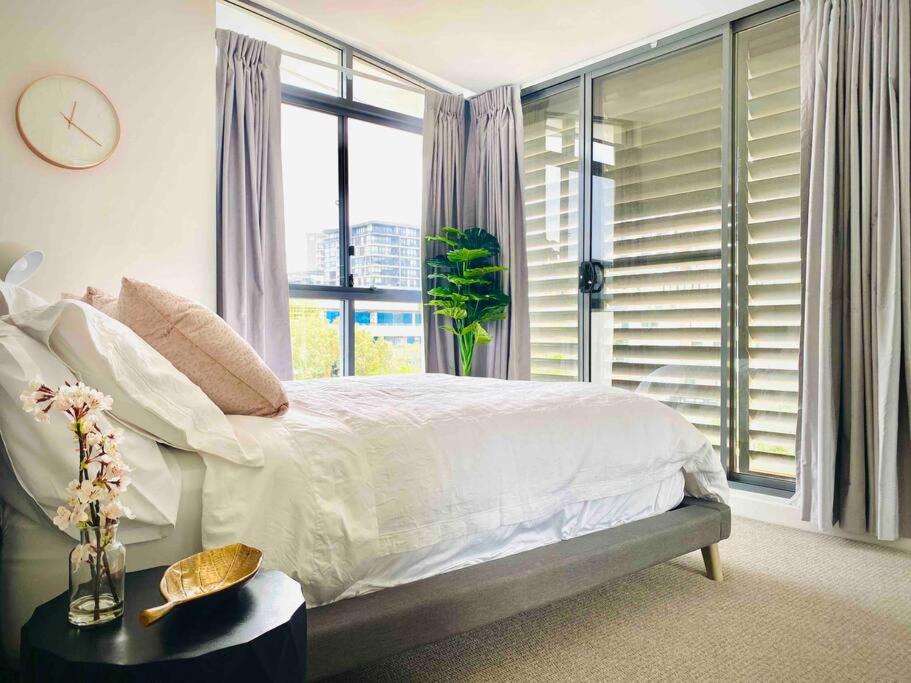 Crows Nest - Executive Penthouse - 3 Bedroom- 5km to City
