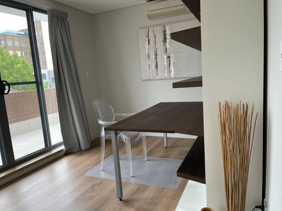 Crows Nest - Executive Penthouse - 3 Bedroom- 5km to City