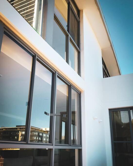 Crows Nest - Executive Penthouse - 3 Bedroom- 5km to City
