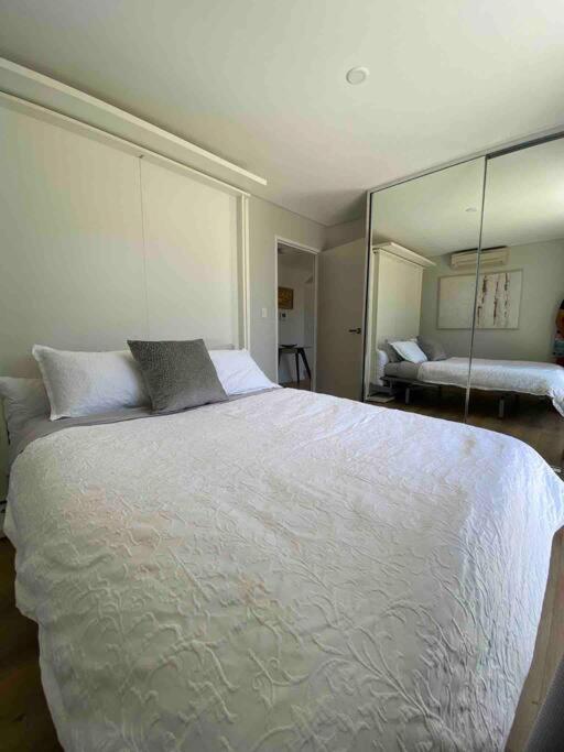 Crows Nest - Executive Penthouse - 3 Bedroom- 5km to City