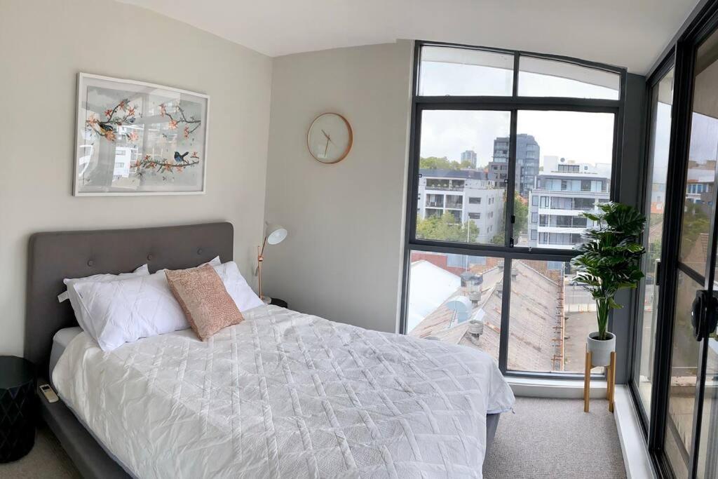 Crows Nest - Executive Penthouse - 3 Bedroom- 5km to City