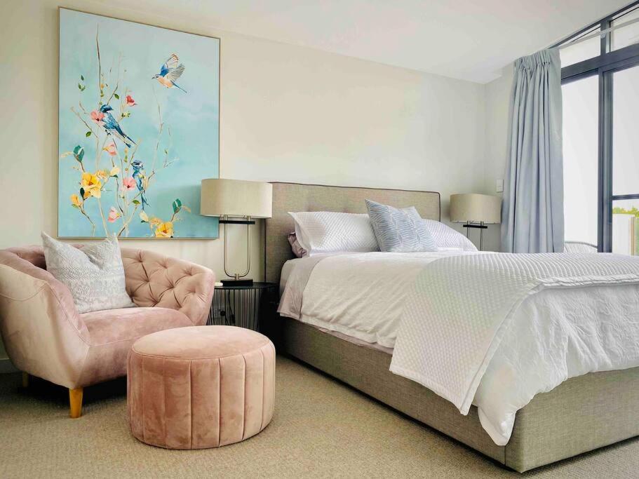 Crows Nest - Executive Penthouse - 3 Bedroom- 5km to City