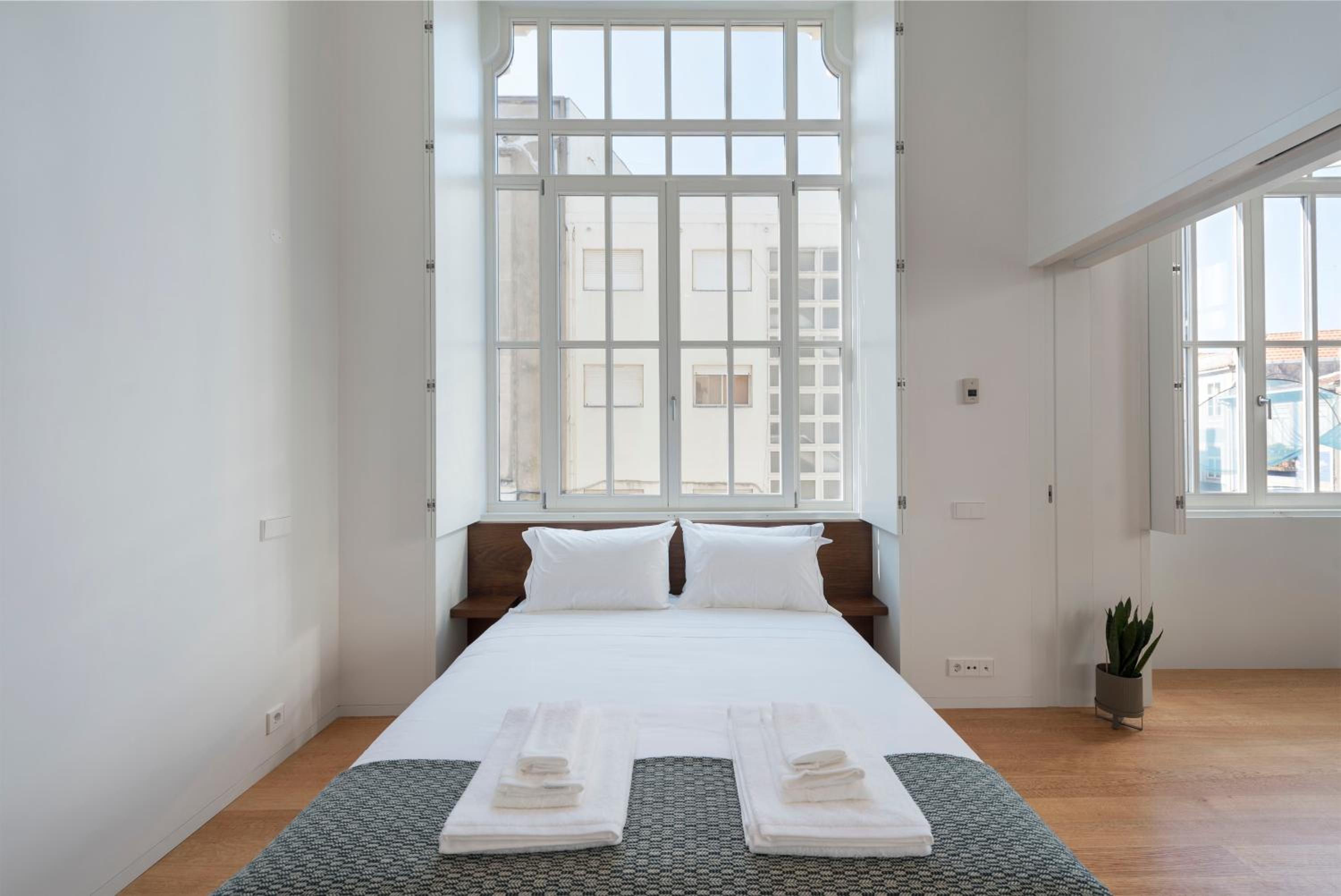 Tripas-Coração,Luxury Corner Apartments in Santa Catarina, Balcony & City Views view 4