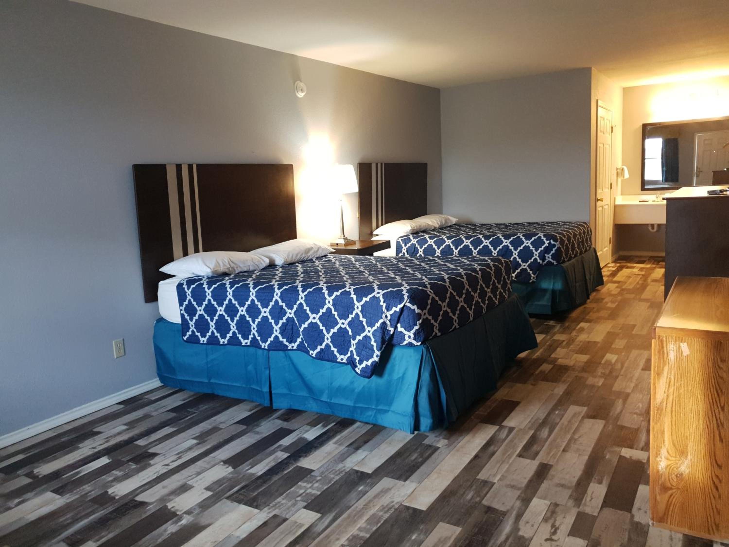 Riata Inn - Crystal City