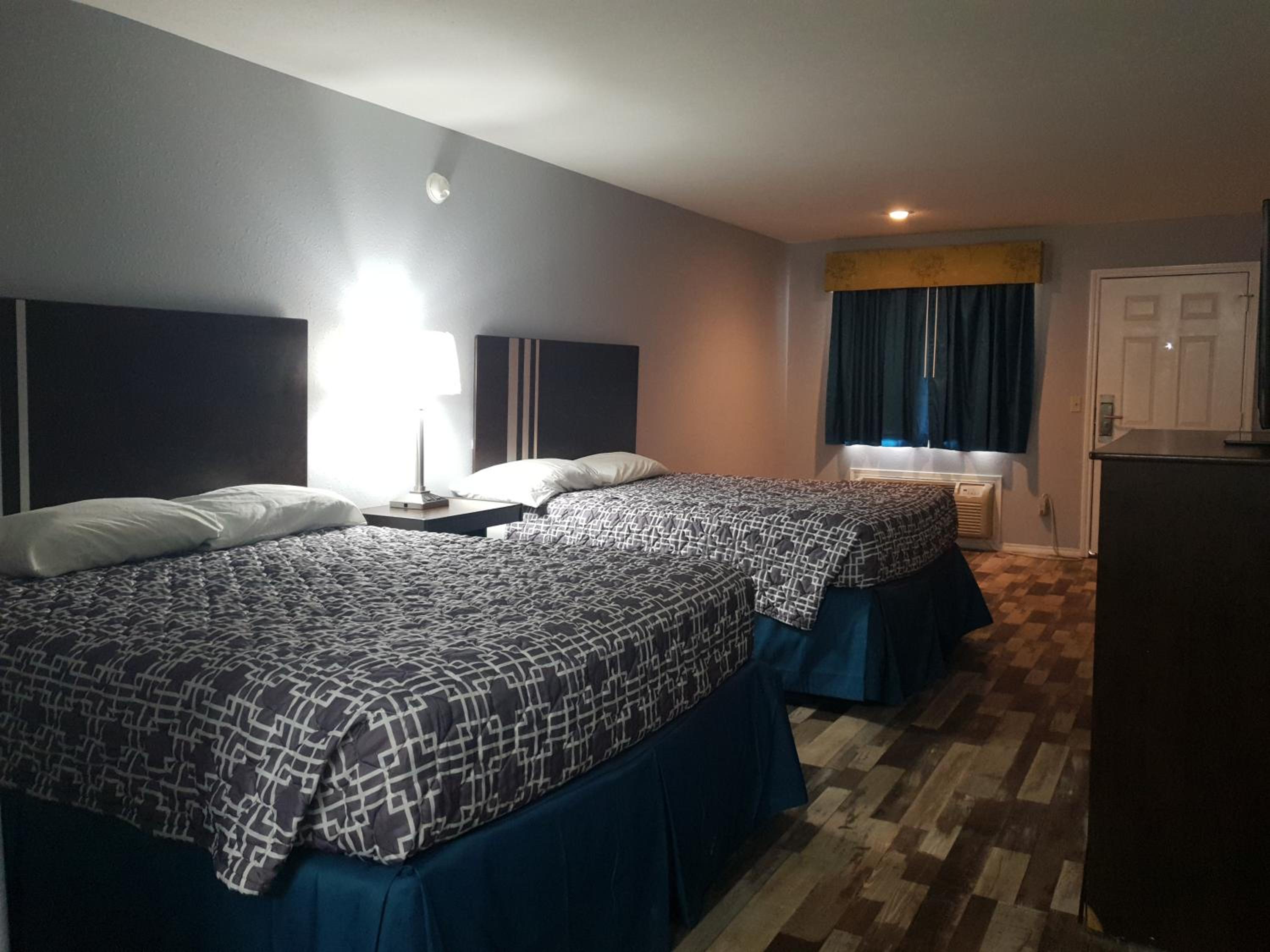 Riata Inn - Crystal City