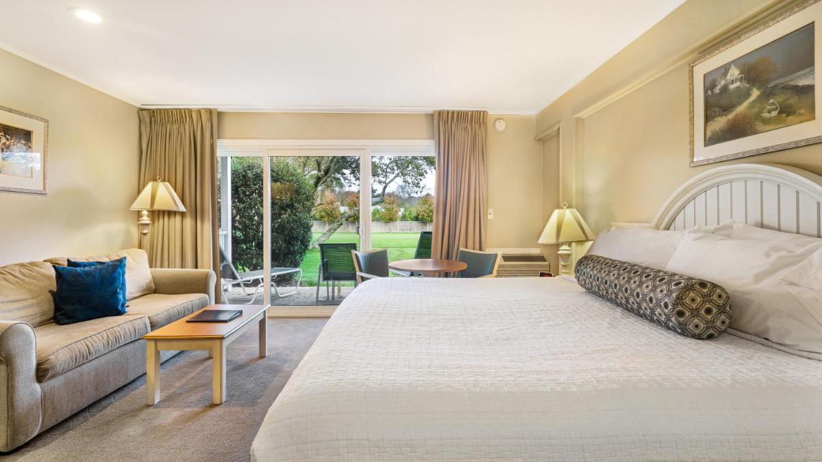 East Hampton House Resort 16