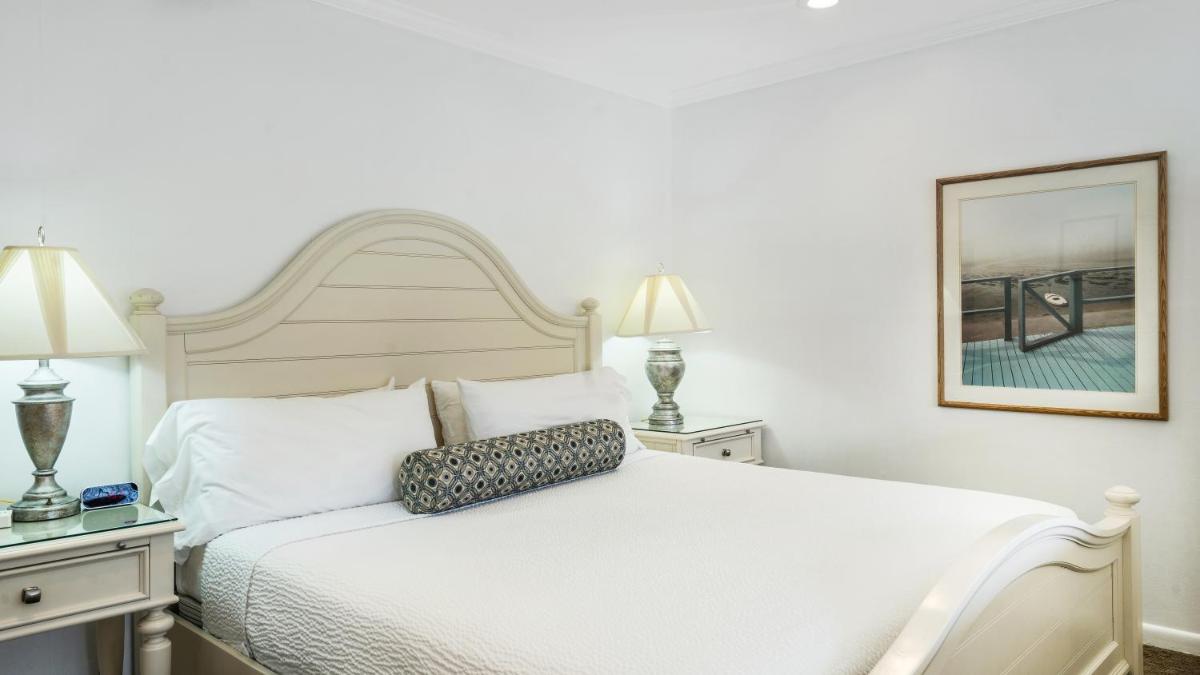 East Hampton House Resort 17