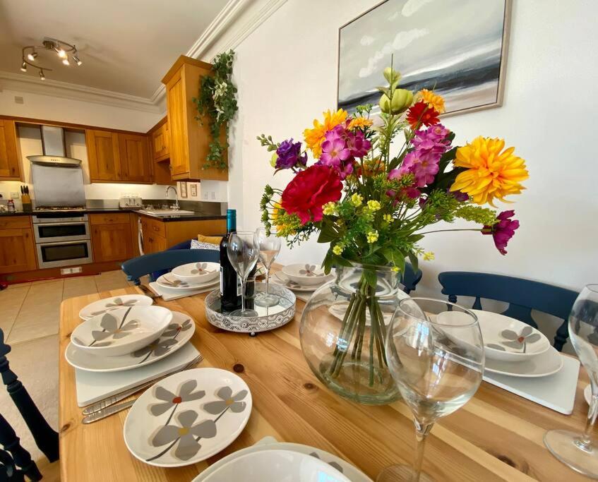 Coastal Mews House close to Beach view 3