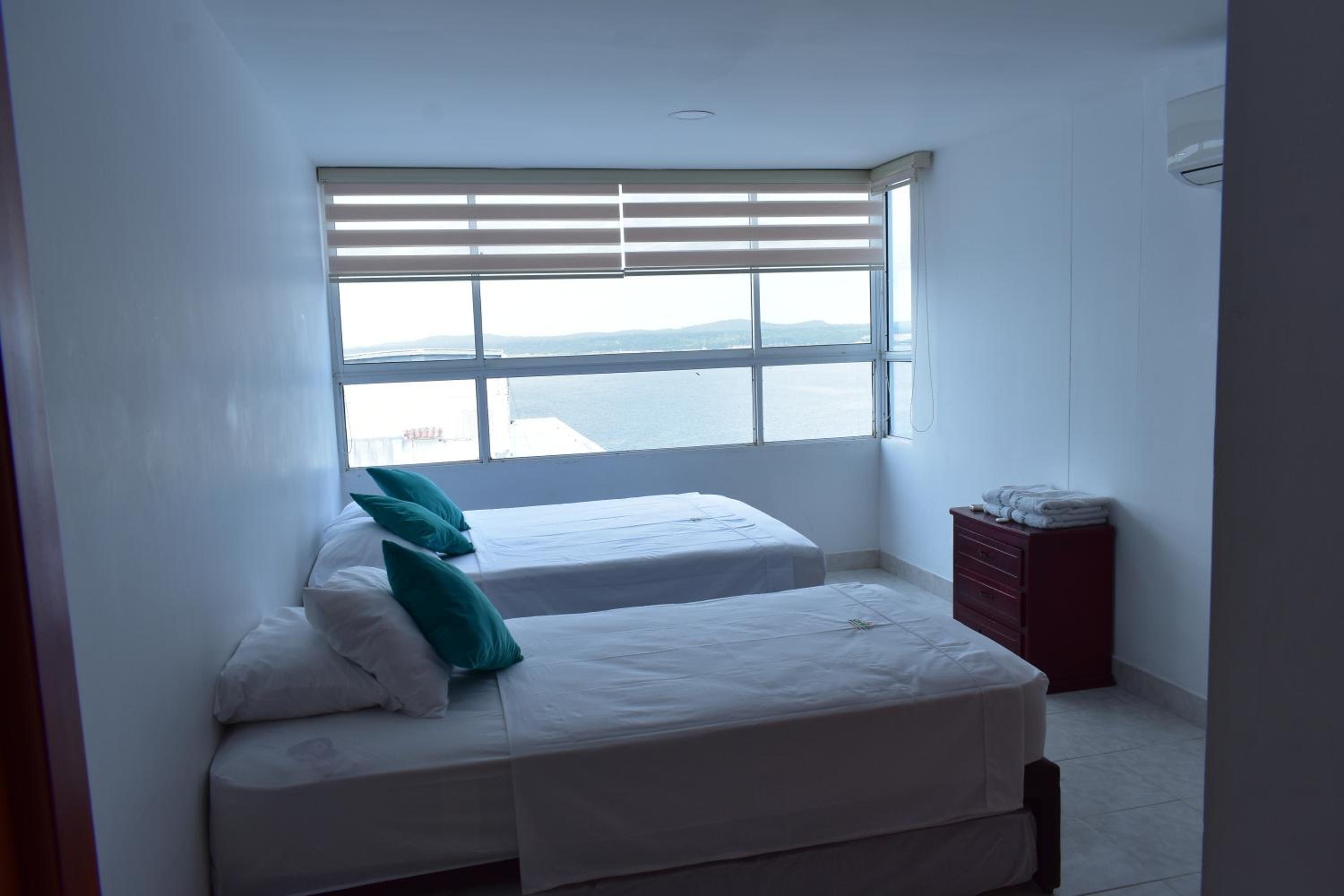 Apartamento en Cartagena Edificio El conquistador Sector el Laguito - By Corfeinco