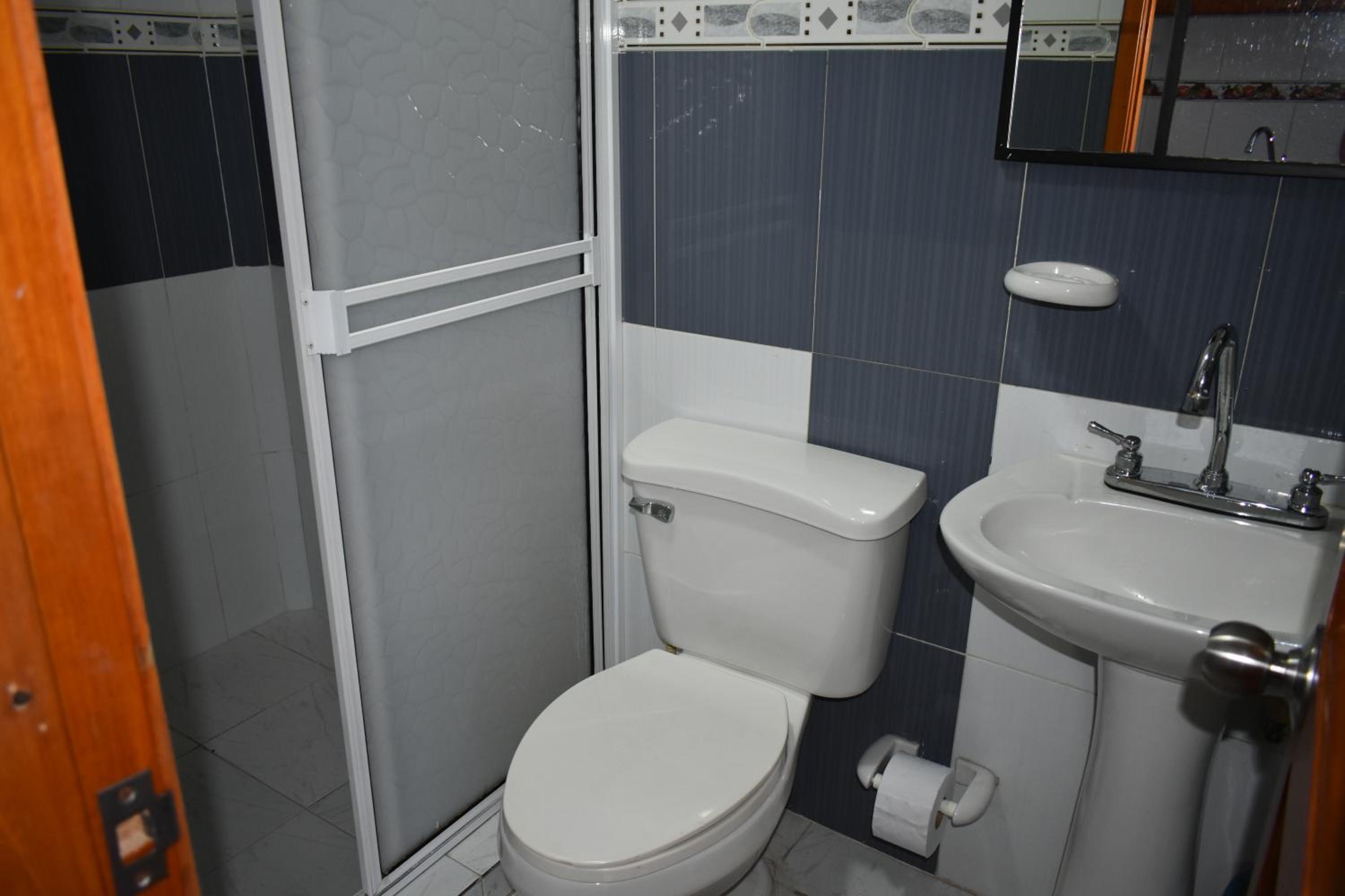Apartamento en Cartagena Edificio El conquistador Sector el Laguito - By Corfeinco
