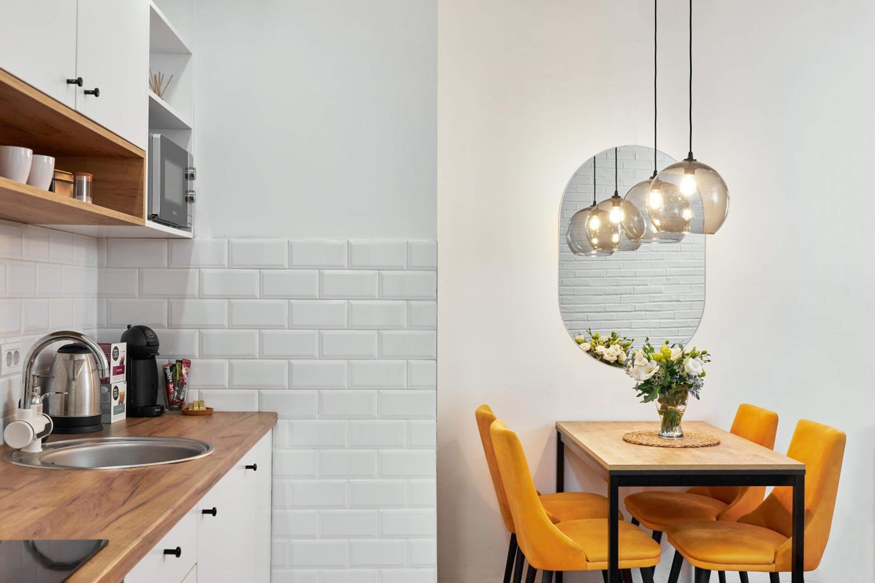 Modern Living Apt - Emberly - PRIVATE PARKING view 5