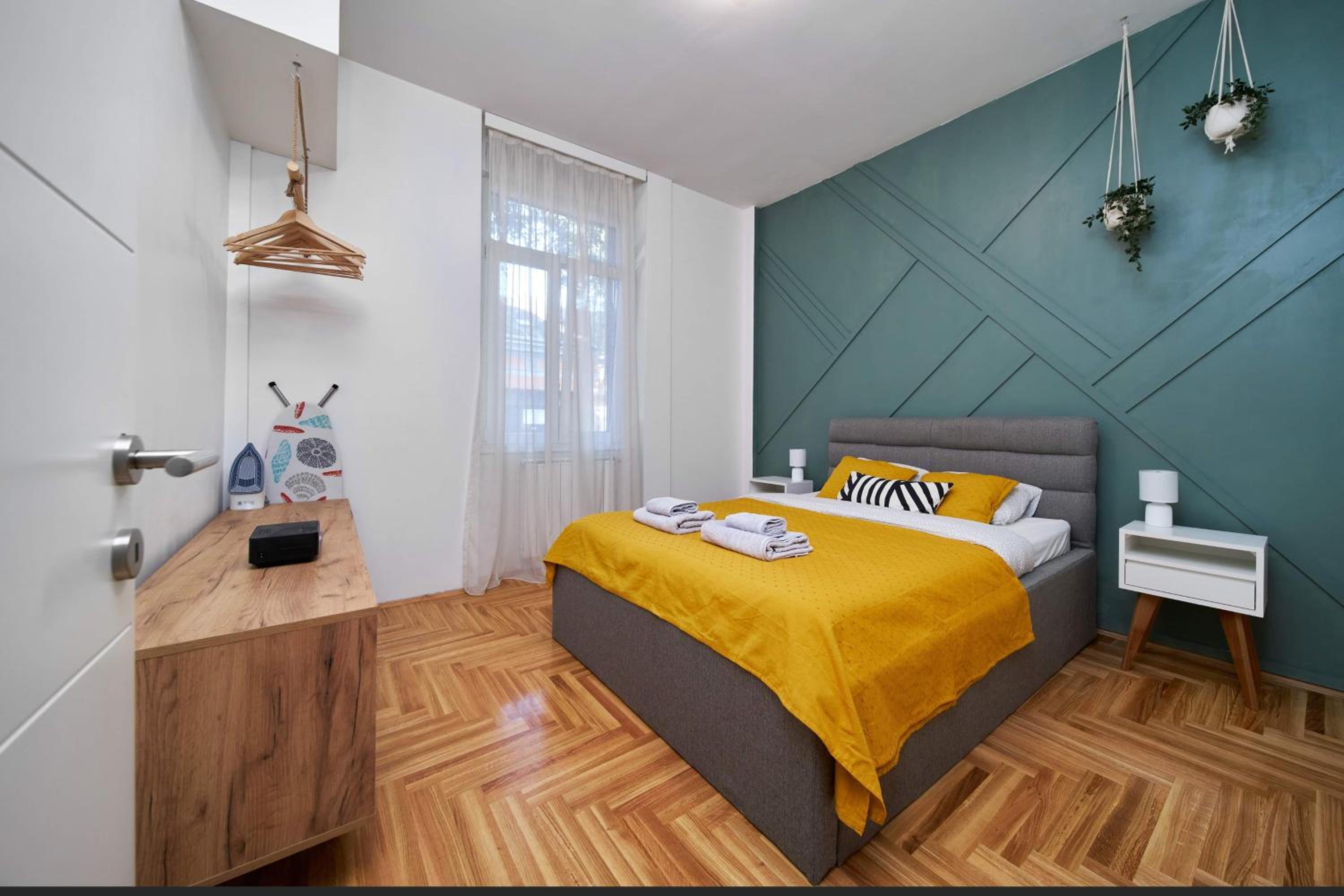 Modern Living Apt - Emberly - PRIVATE PARKING view 3