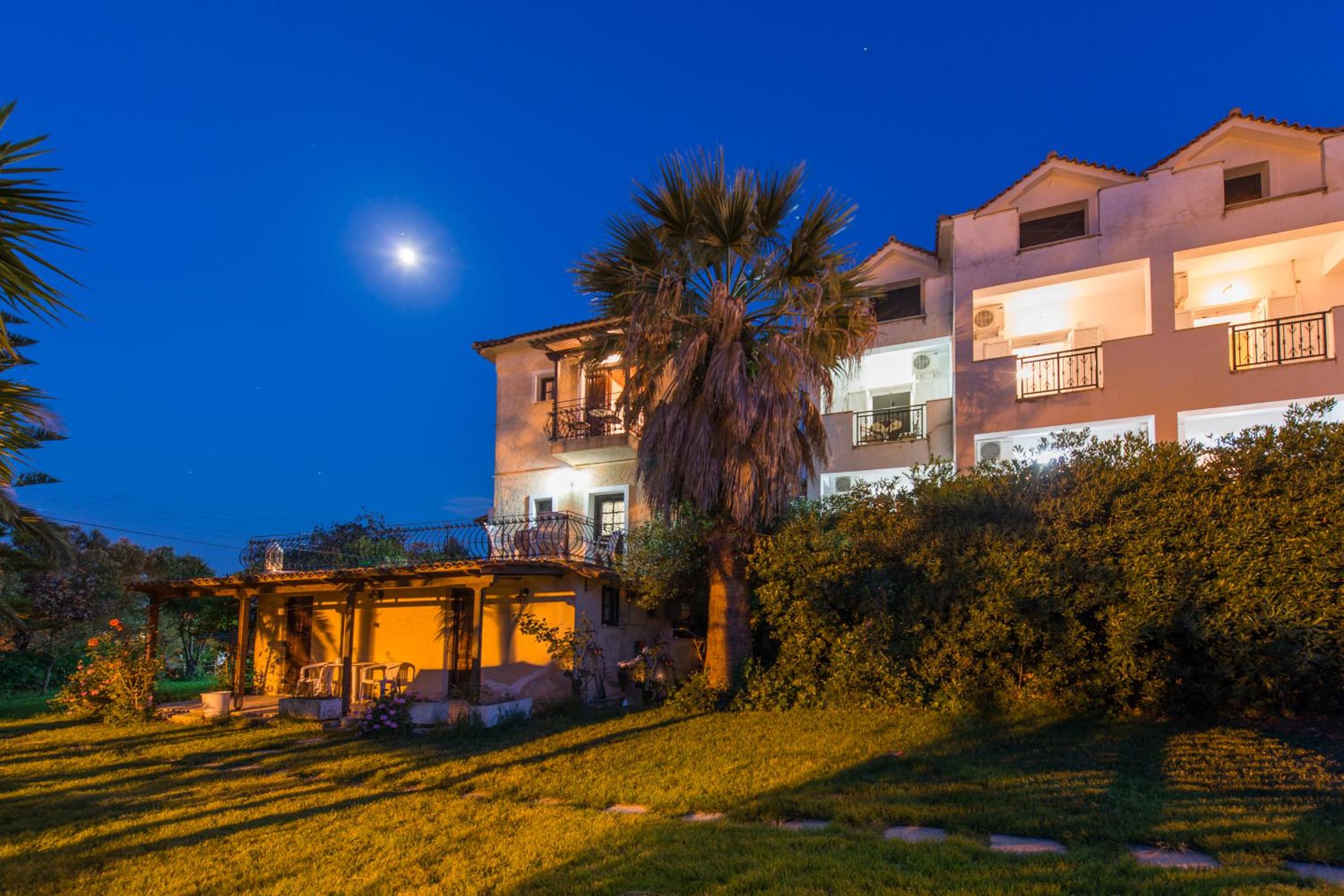 Hotel Yiannis Studios - Image 1