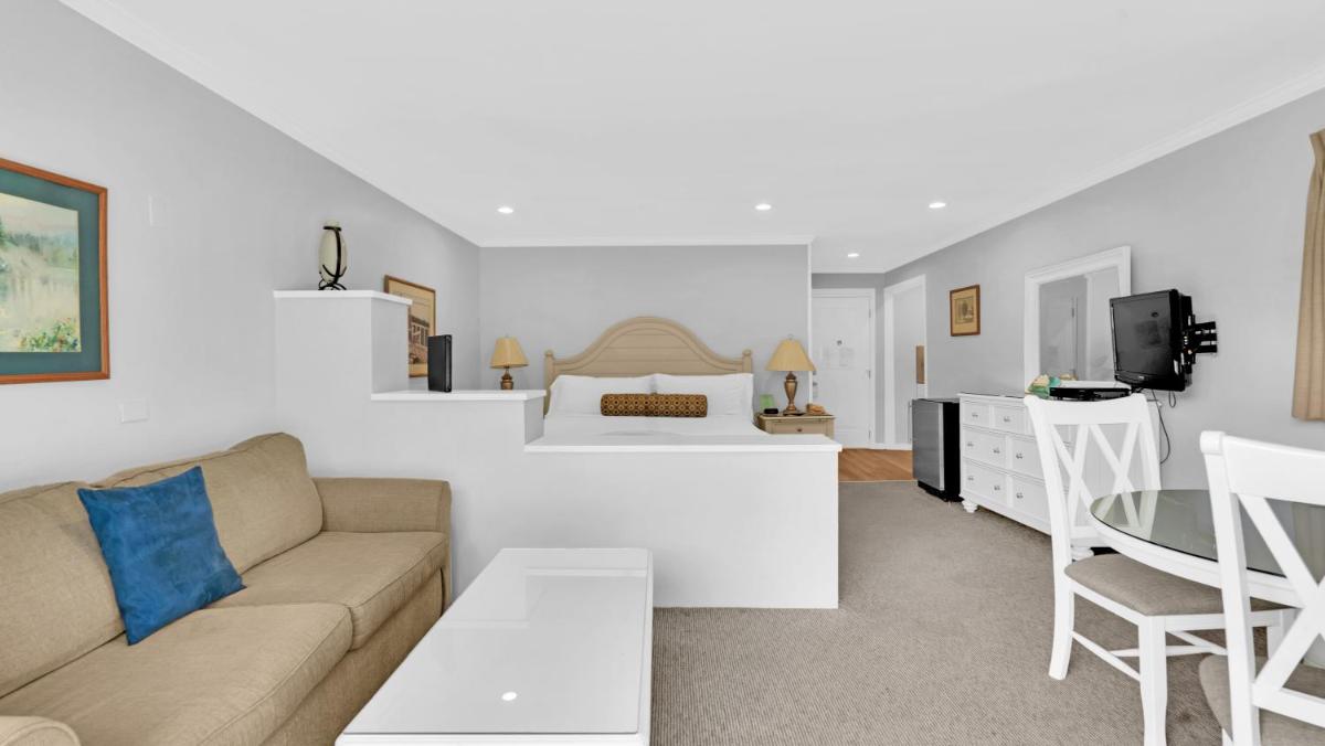 East Hampton House Resort 42