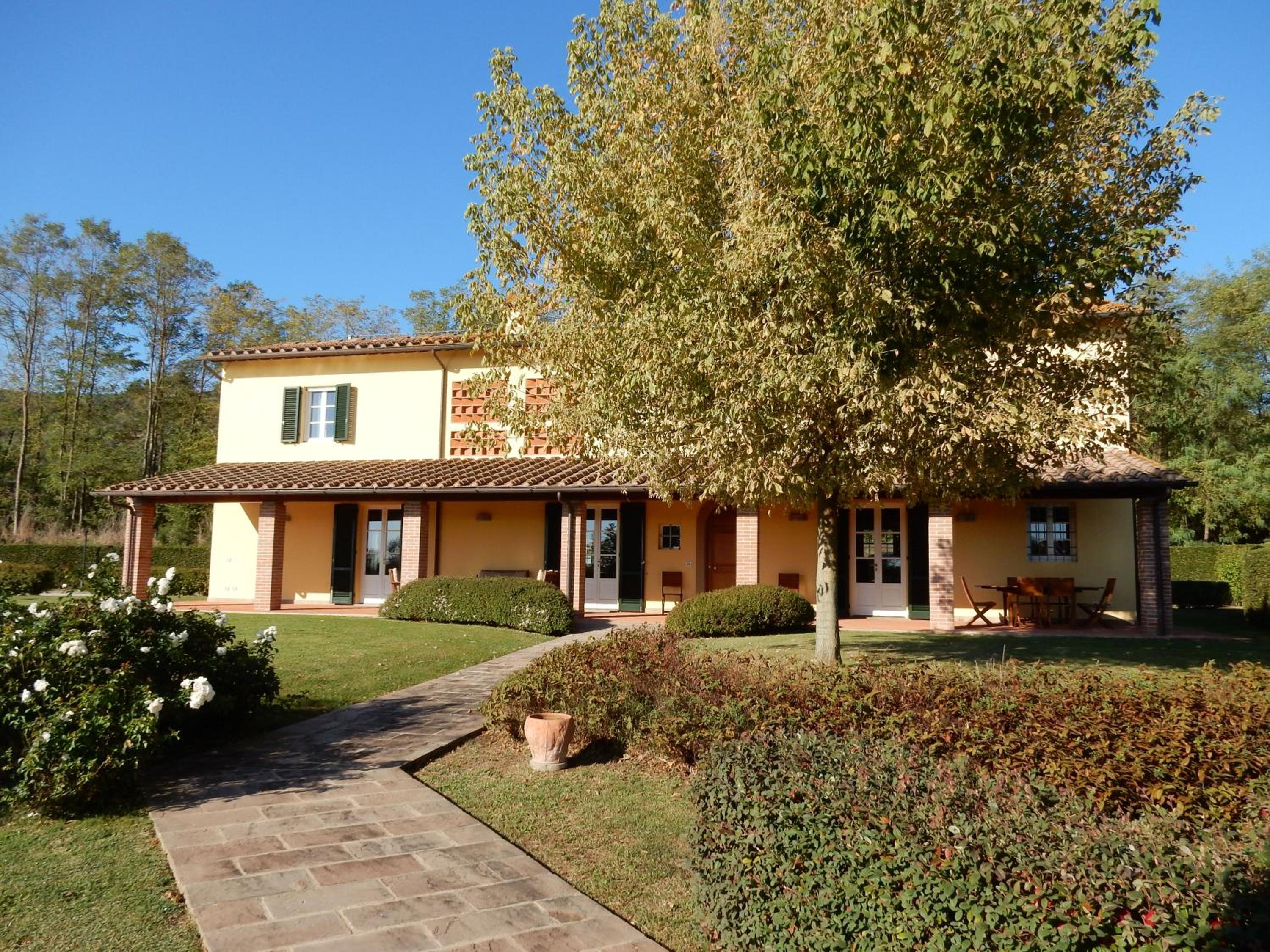 Villa Le Farfalle view 5