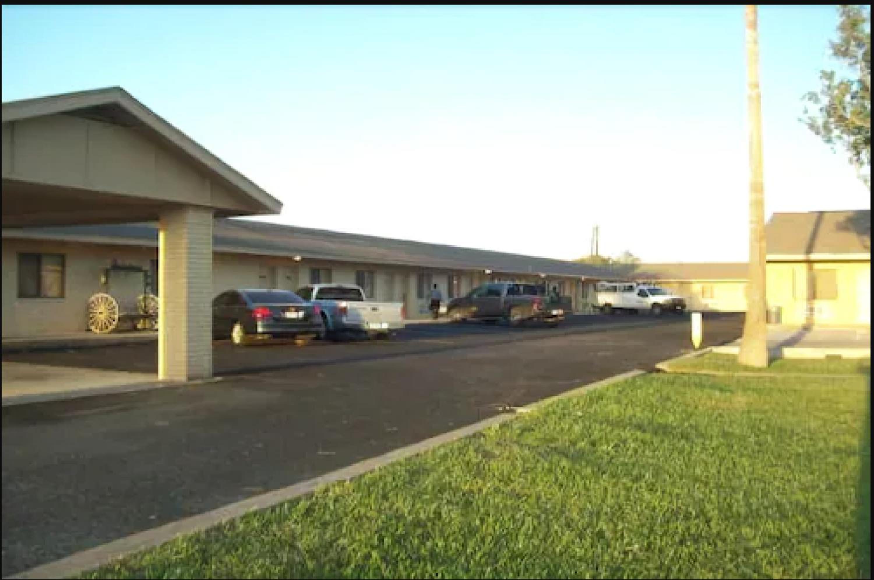 Hebbronville Executive Inn