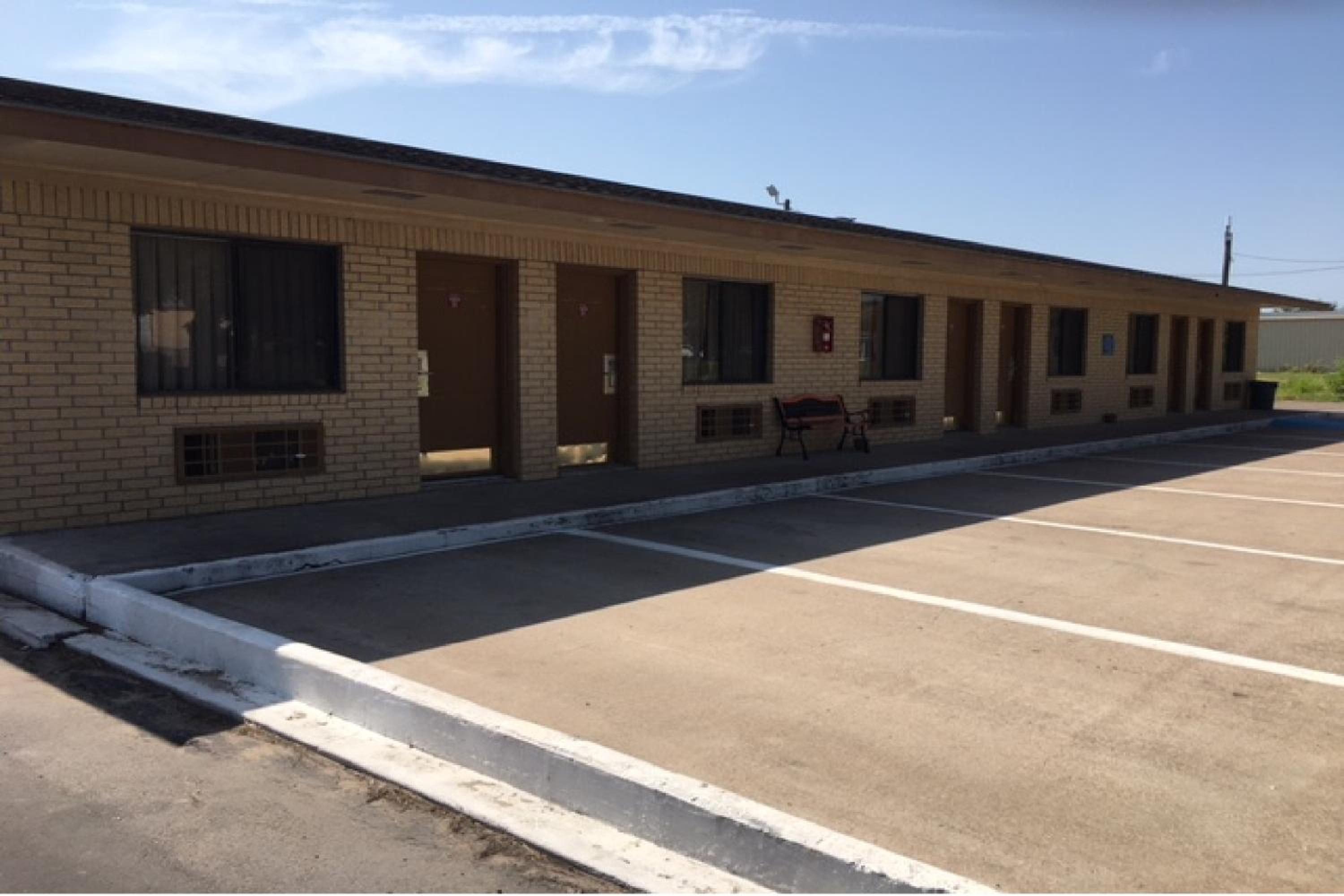 Hebbronville Executive Inn