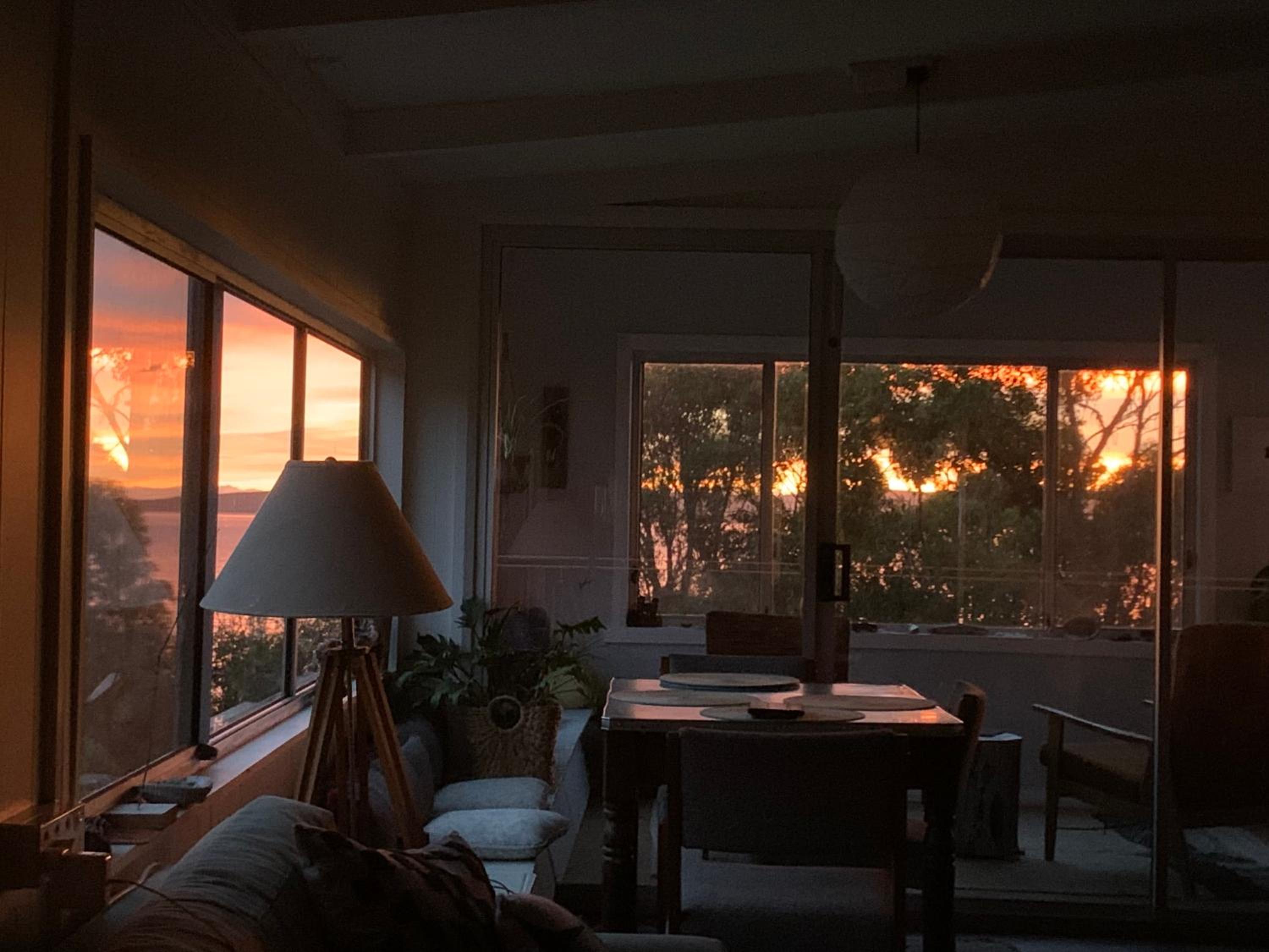 Wylah Cottage for a Peaceful Bruny Island Escape with Water Views, Fireplace & Wallabies