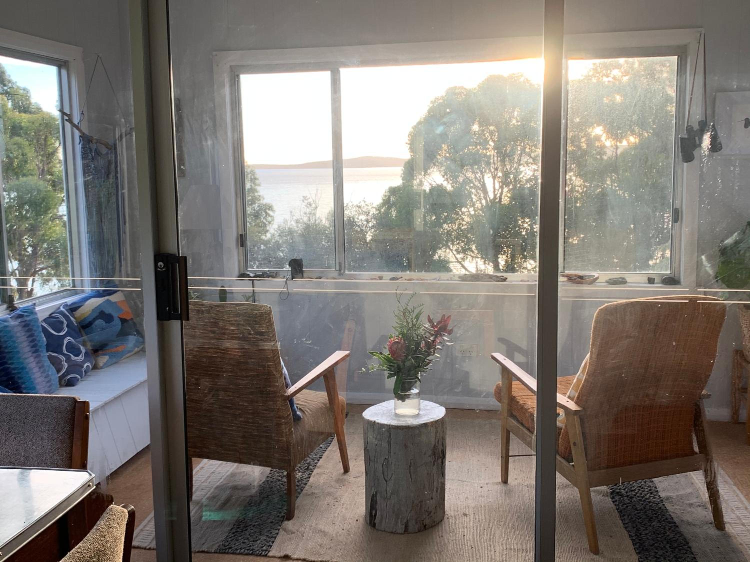 Wylah Cottage for a Peaceful Bruny Island Escape with Water Views, Fireplace & Wallabies
