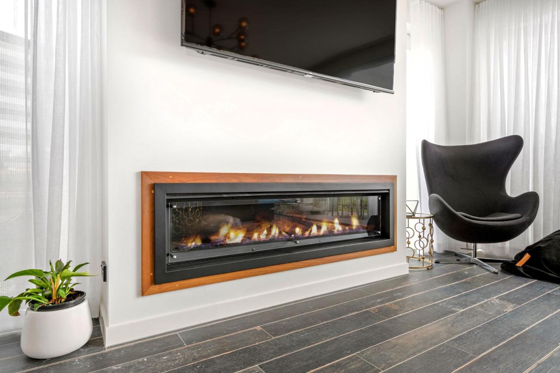 Luxury Cozy 2Bdr Apt WiFi ☆ Netflix ☆Gas Log Fire