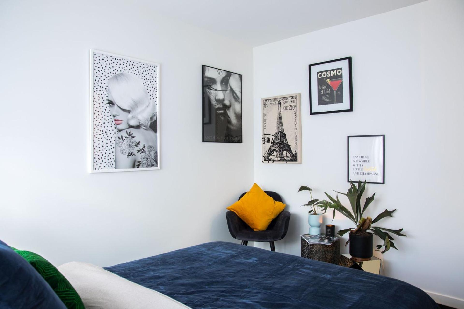 Luxury Cozy 2Bdr Apt WiFi ☆ Netflix ☆Gas Log Fire