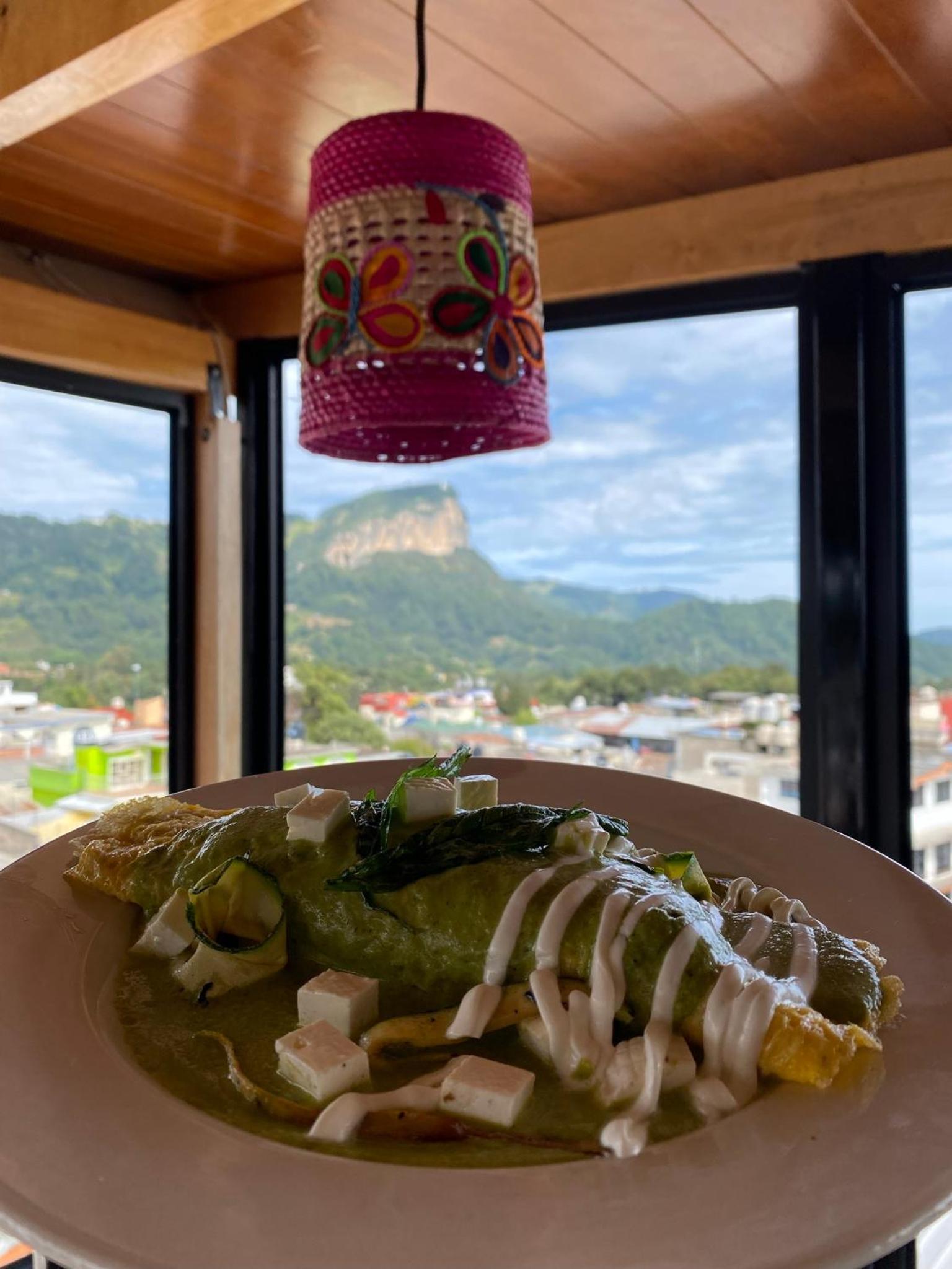 Hotel & Suites Cerro Roj0