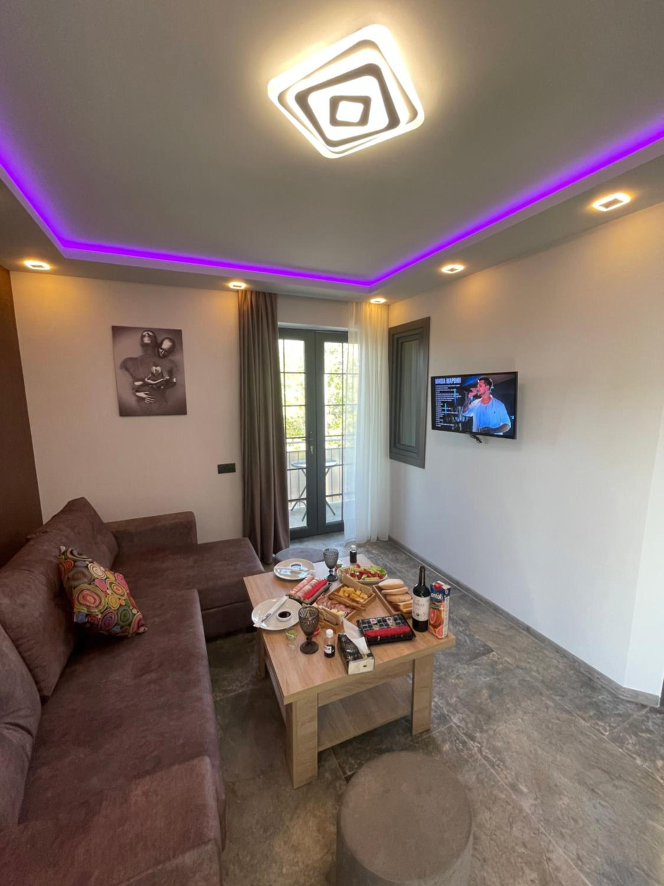 Designed Apartment with French Balcony SELF CHECK IN